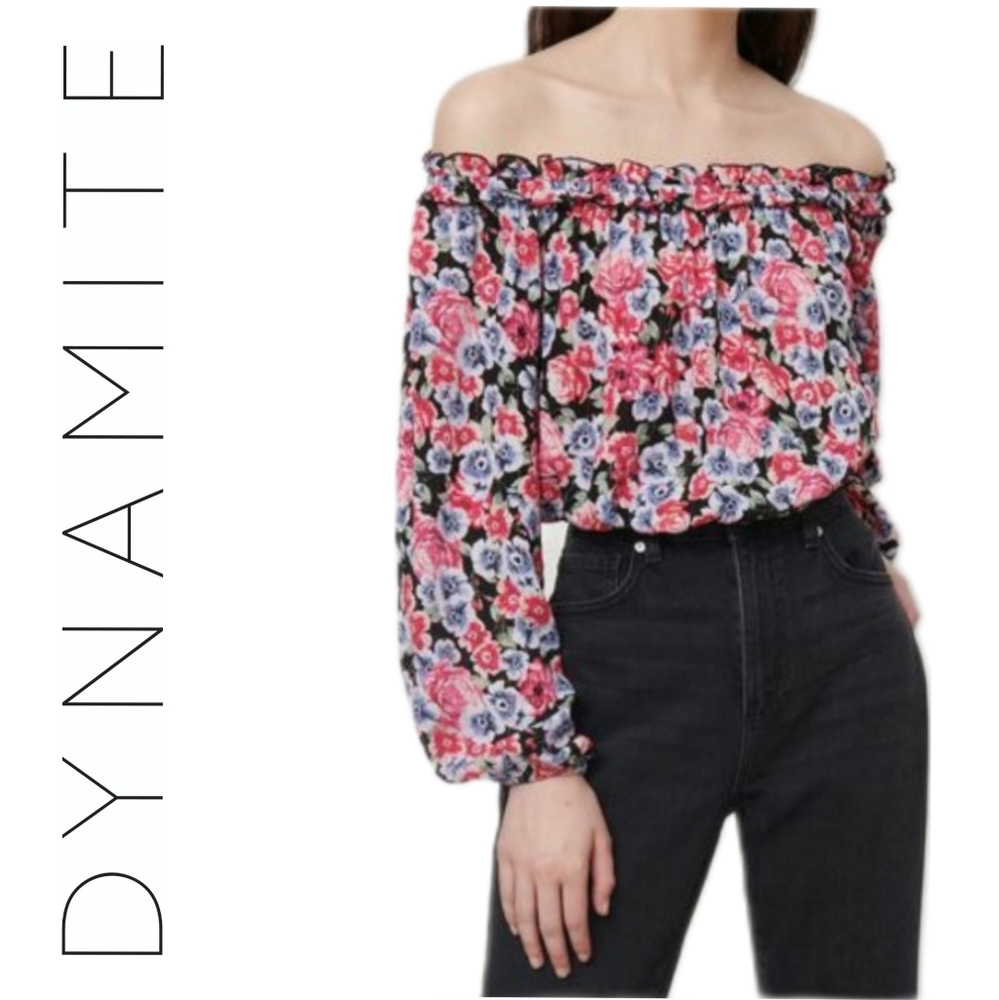💙 NWOT Printed Off Shoulder Blouse